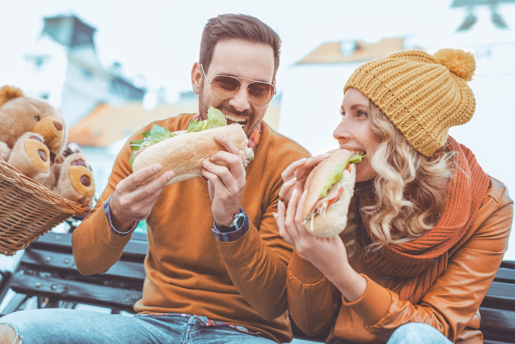 friends eating together