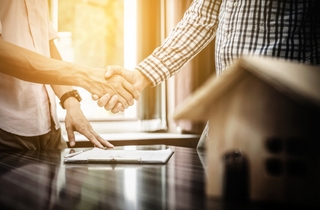 A real estate agent shaking hands with a client